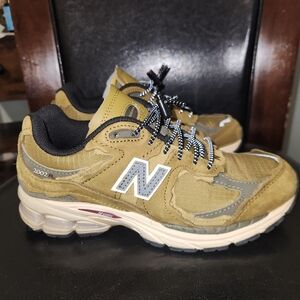 New Balance 2002R sneakers 4.5 US Men